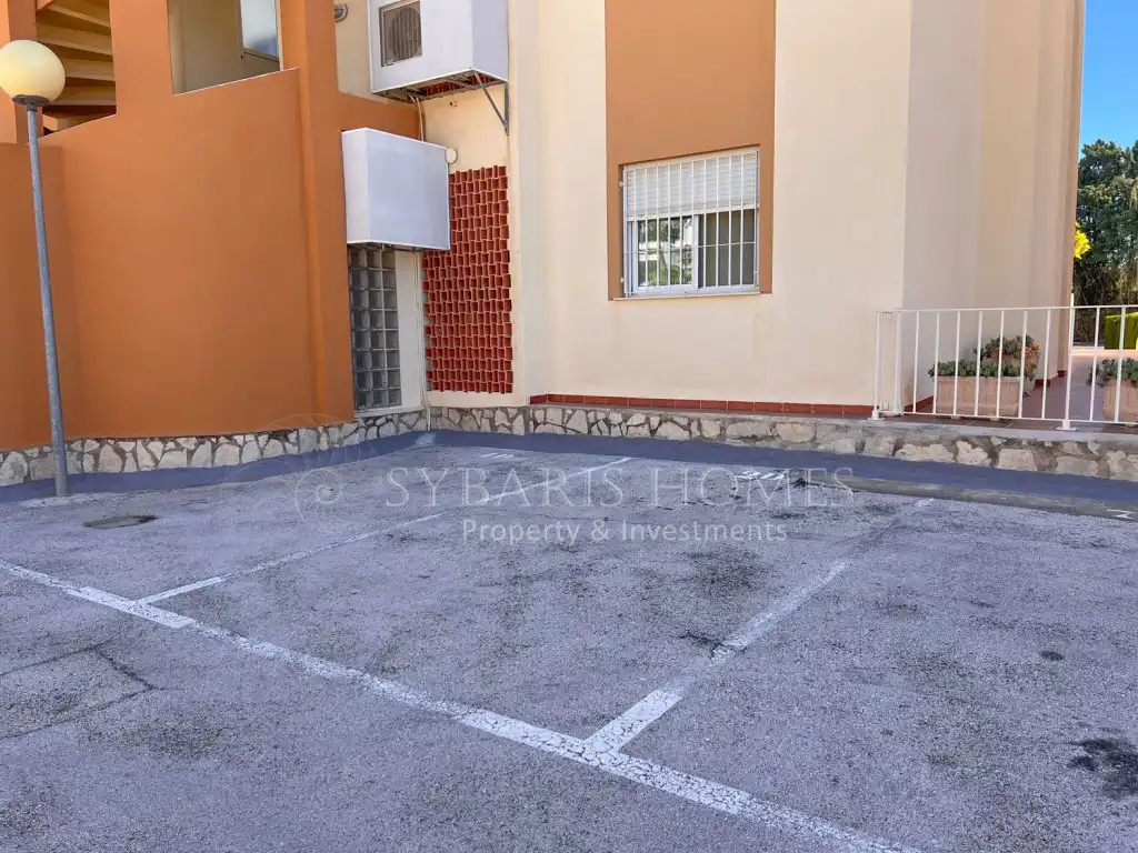 Parking de Apartamento de alquiler en Dénia con Aire acondicionado, Jardín privado y Terraza