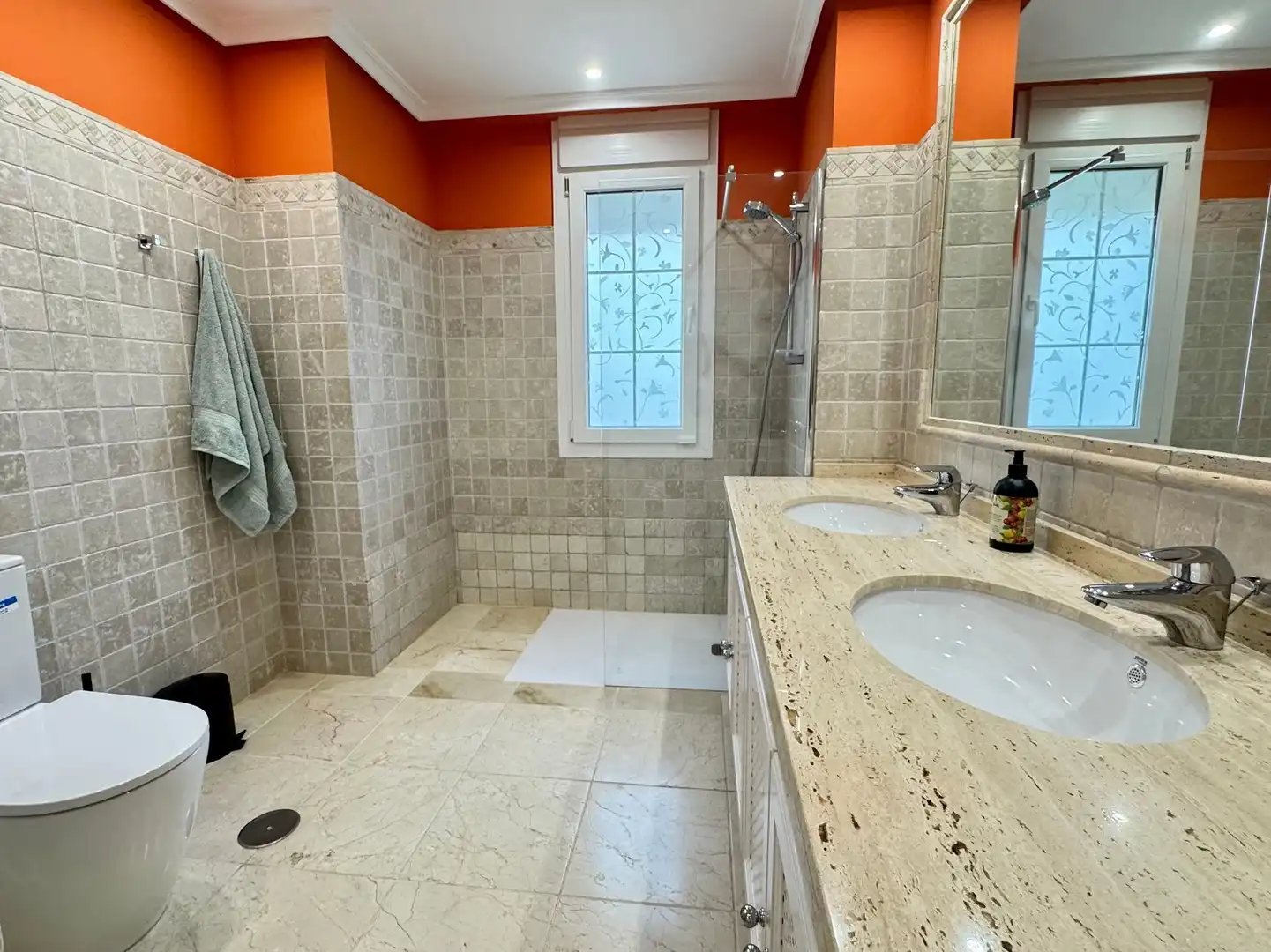 Baño de Apartamento de alquiler en Altea con Aire acondicionado, Calefacción y Jardín privado