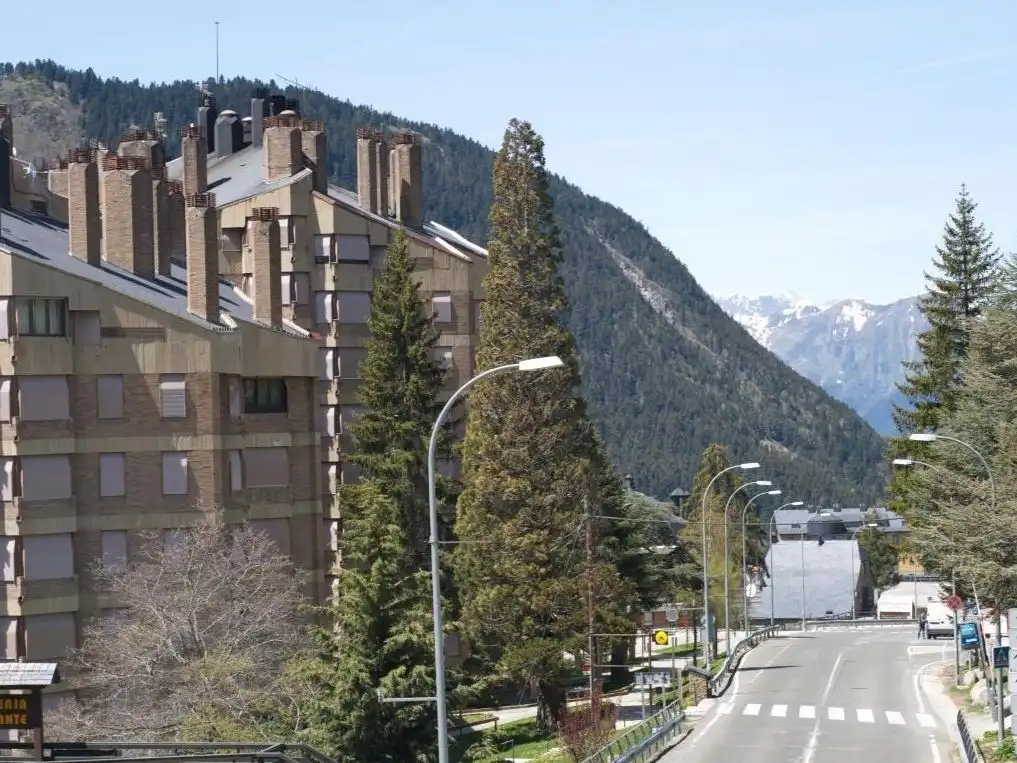 Vista exterior de Piso de alquiler en Naut Aran con Calefacción, Trastero y Amueblado