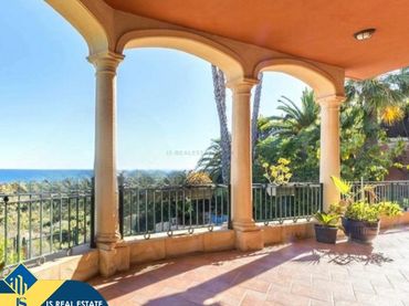 Villa mit Pool zum Verkauf in Playa de San Juan - El Cabo de las Huertas