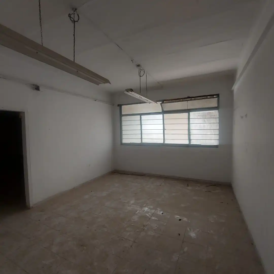 Local en venta en L'Hospitalet de Llobregat con Alarma