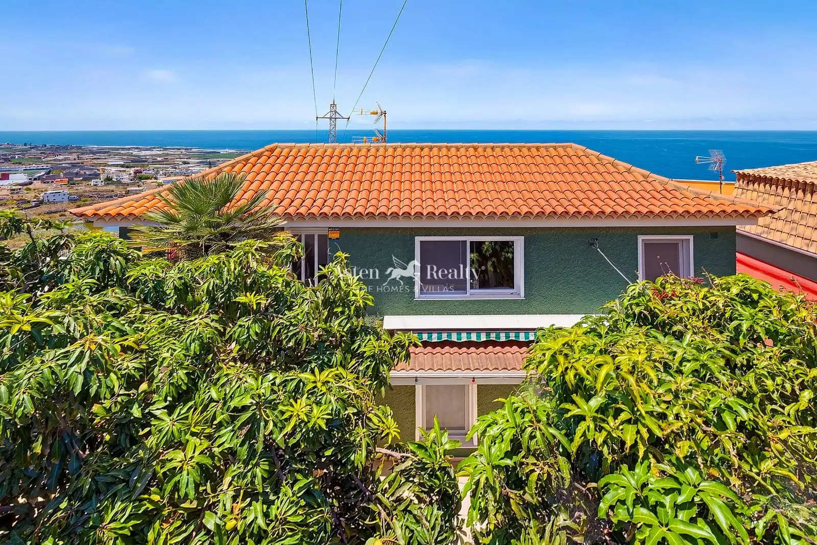 Vista exterior de Casa o chalet en venta en San Cristóbal de la Laguna con Terraza, Trastero y Piscina