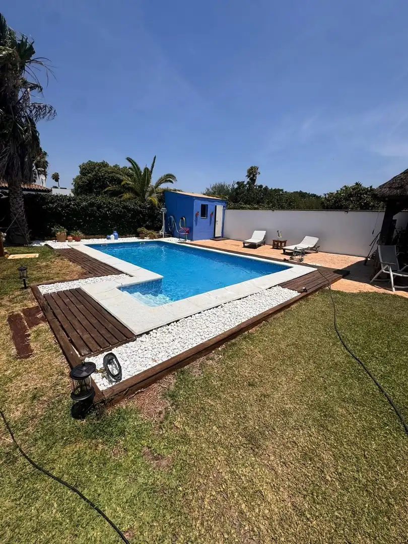 Piscina de Edificio en venta en Conil de la Frontera