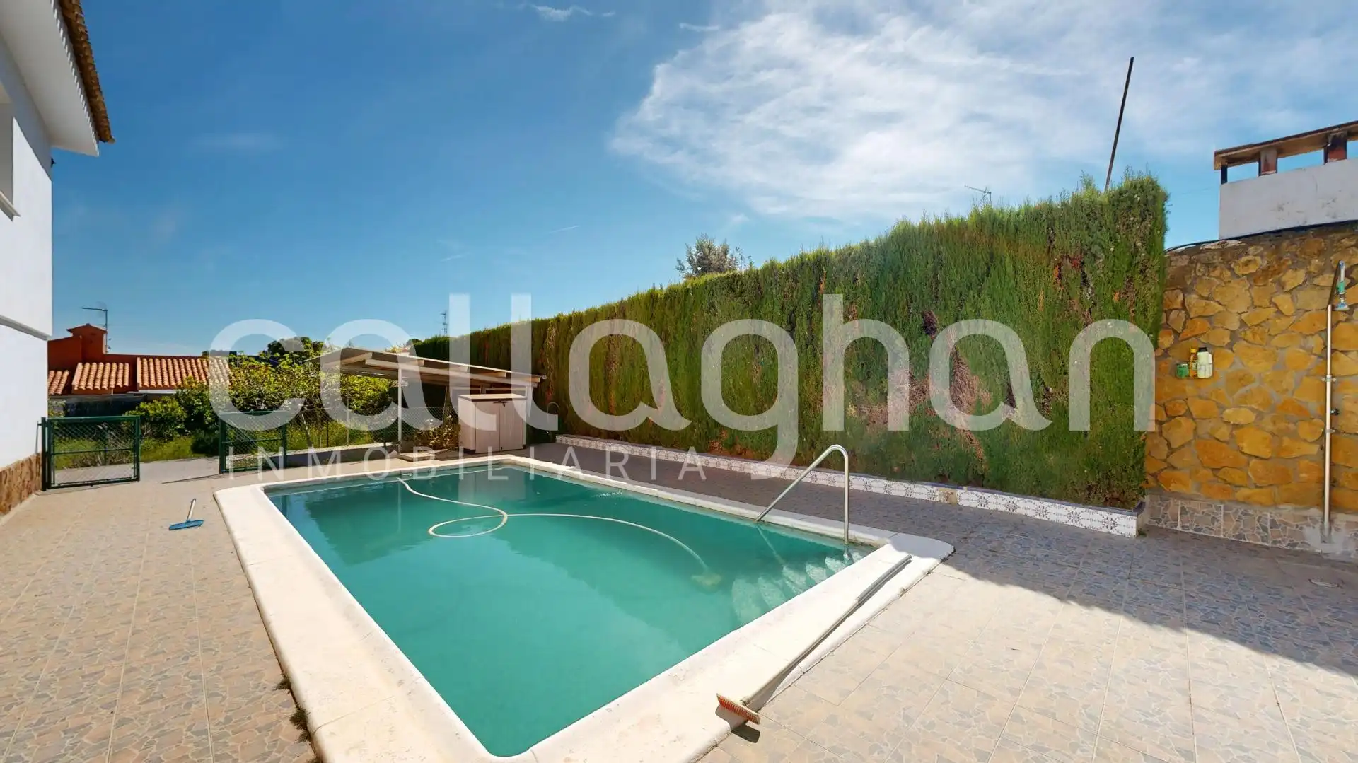 Piscina de Casa o xalet en venda en Chiva amb Aire condicionat, Jardí privat i Terrassa