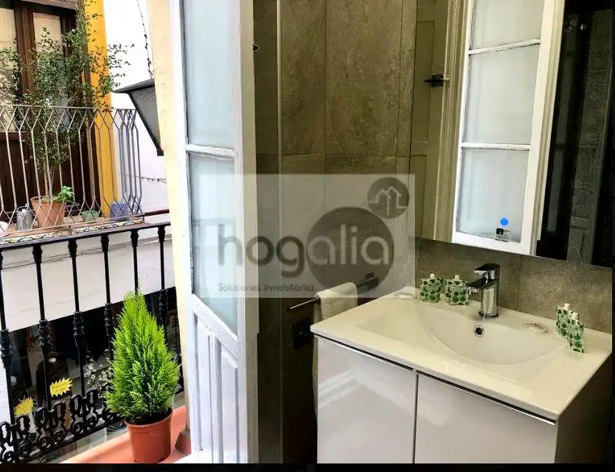 Bany de Pis de lloguer en Sevilla amb Aire condicionat, Moblat i Balcó