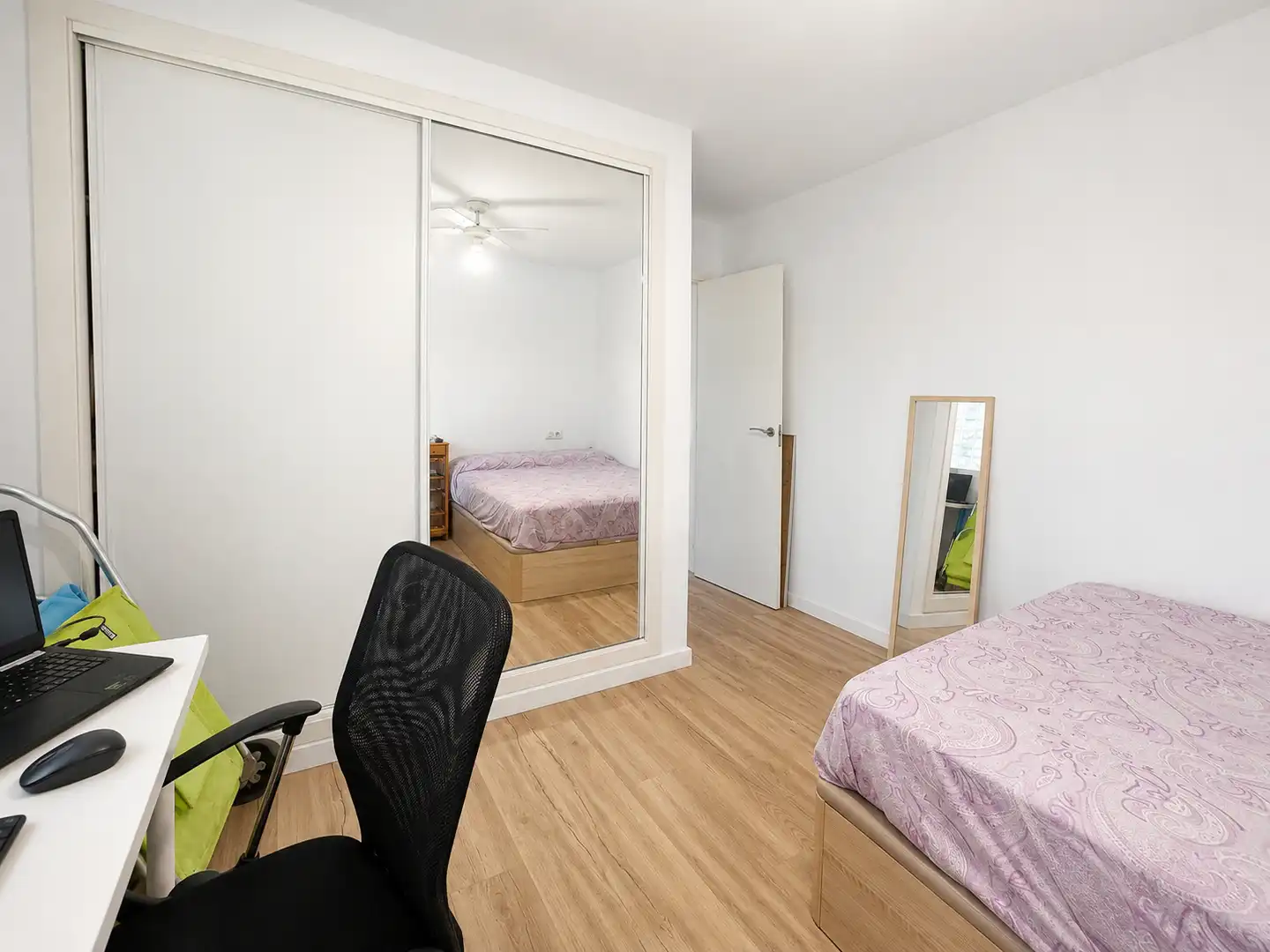 Habitación de Piso en venta en Fuengirola con Aire acondicionado, Terraza y Amueblado