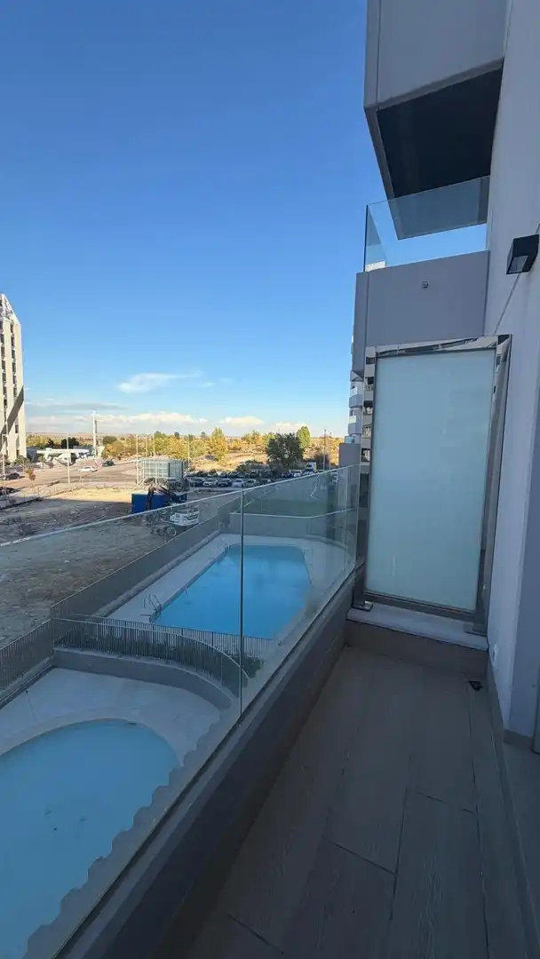 Piscina de Apartament de lloguer en Hortaleza