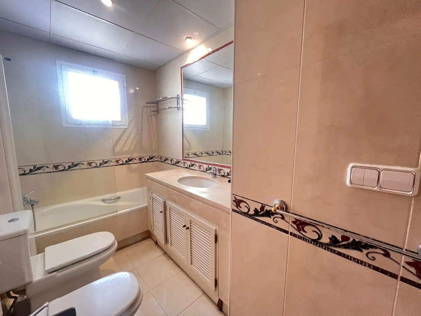 Bany de Casa adosada en venda en Marbella amb Jardí privat, Terrassa i Moblat