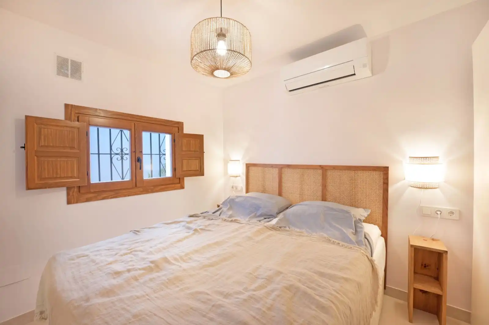 Dormitori de Casa o xalet en venda en Vélez-Málaga amb Aire condicionat, Terrassa i Traster