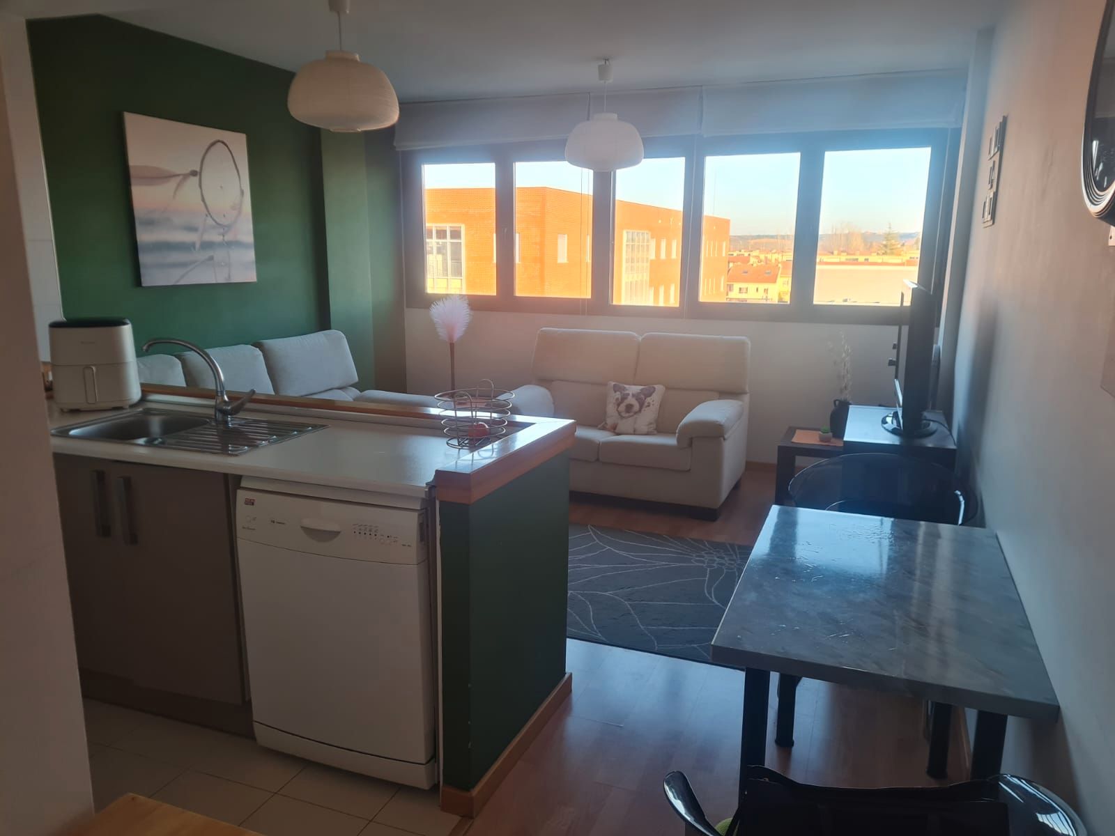 Sala de estar de Apartamento en venta en Lardero con Calefacción, Trastero y Balcón