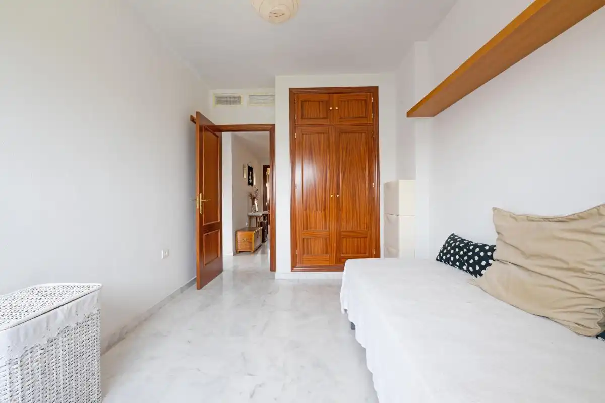 Habitación de Casa adosada en venta en Espartinas con Calefacción y Amueblado