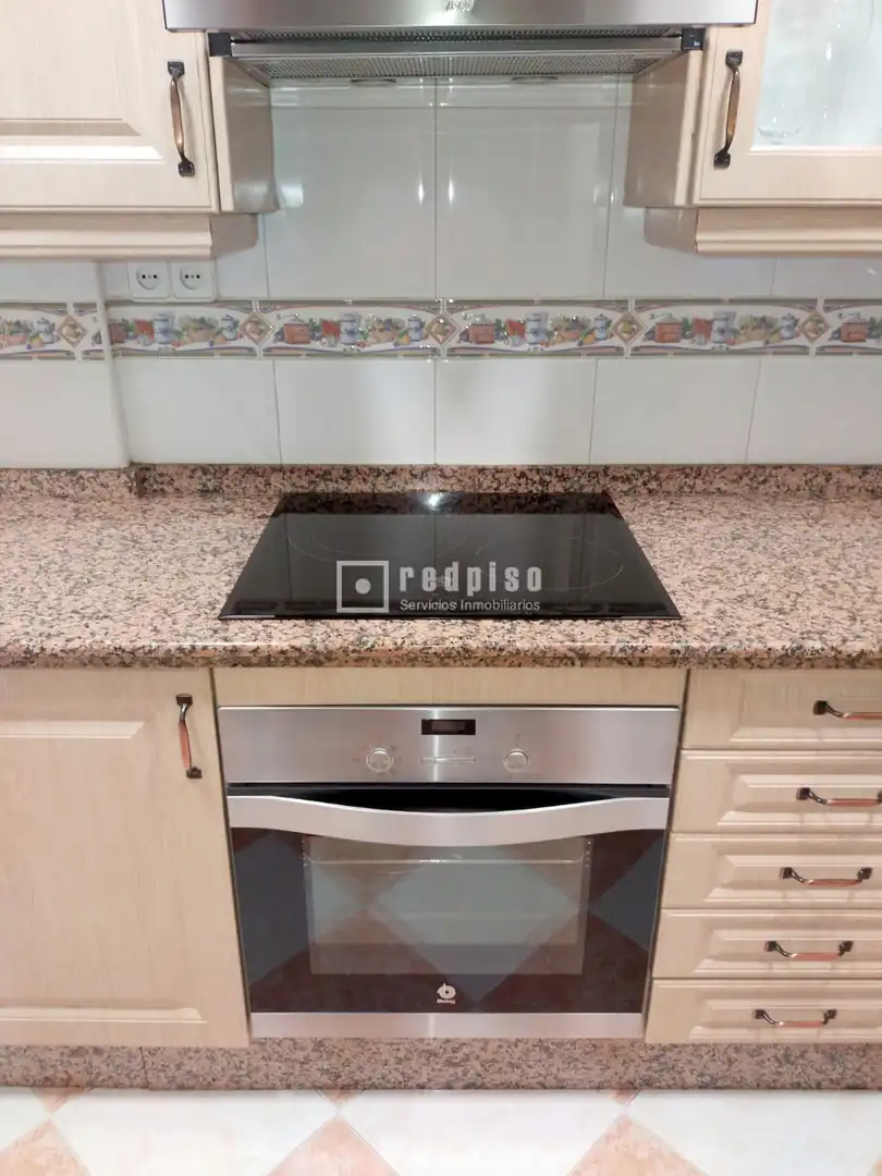 Flat for rent in Arcángel San Miguel, Barrio León