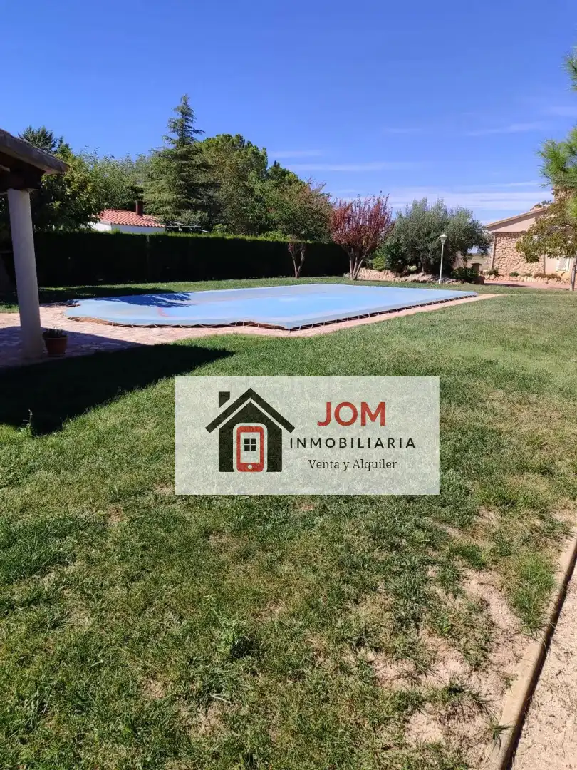 Piscina de Casa o xalet en venda en Albacete amb Aire condicionat, Calefacció i Jardí privat