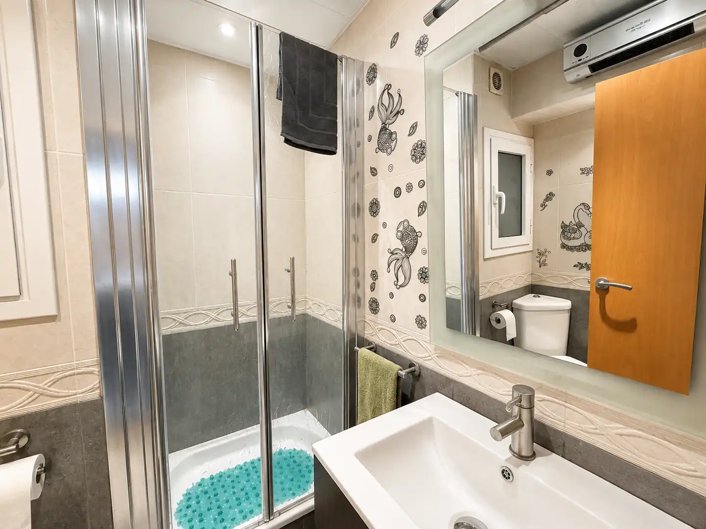 Badezimmer von Wohnung zum Verkauf in Cornellà de Llobregat mit Balkon