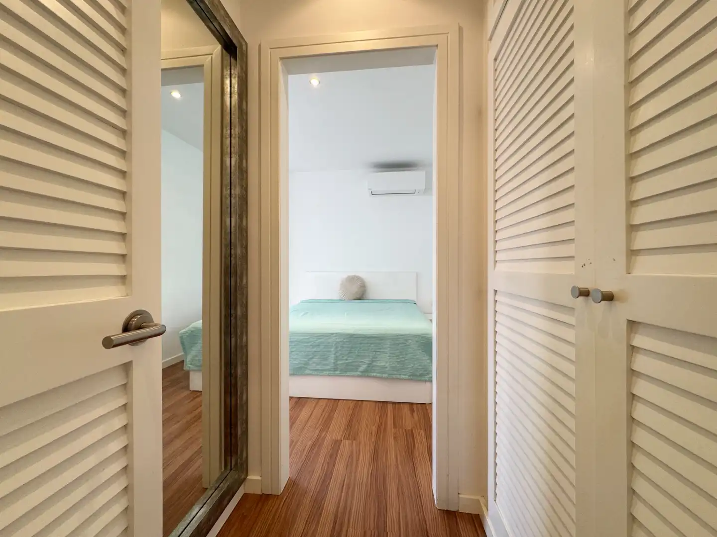 Schlafzimmer von Wohnungen zum Verkauf in L'Escala mit Klimaanlage, Heizung und Parkett