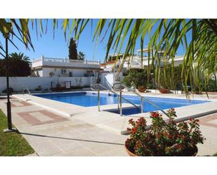 Piscina de Casa adosada en venda en Torremolinos amb Aire condicionat, Jardí privat i Terrassa