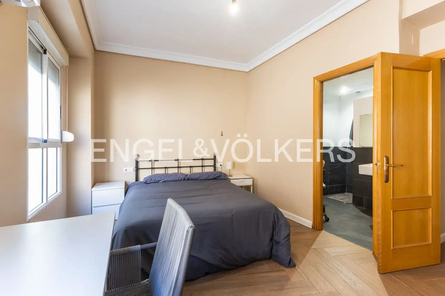 Schlafzimmer von Wohnung zur Miete in Valencia mit Klimaanlage, Heizung und Terrasse