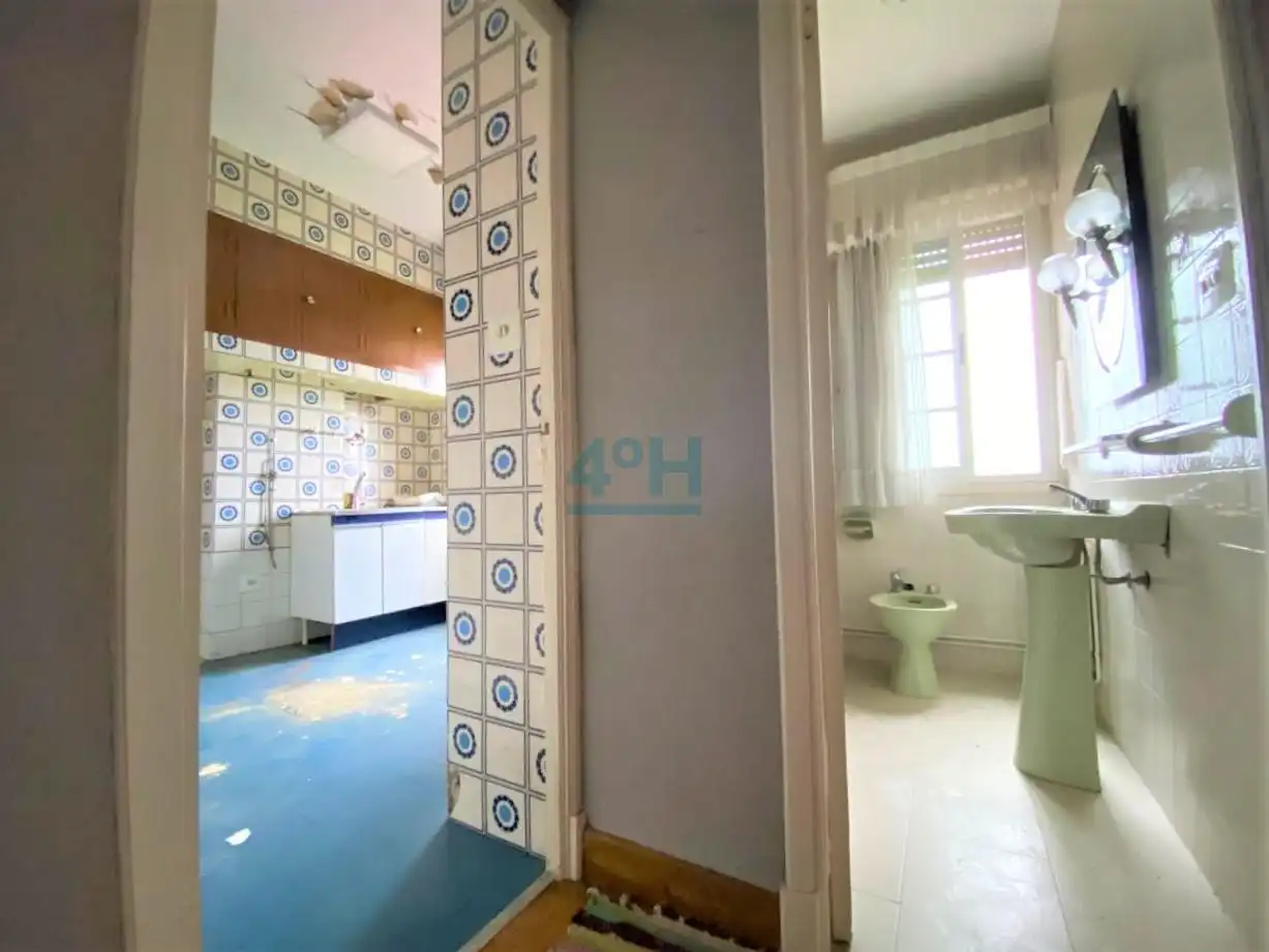 Badezimmer von Haus oder Chalet zum Verkauf in Ourense Capital  mit Heizung, Privatgarten und Abstellraum
