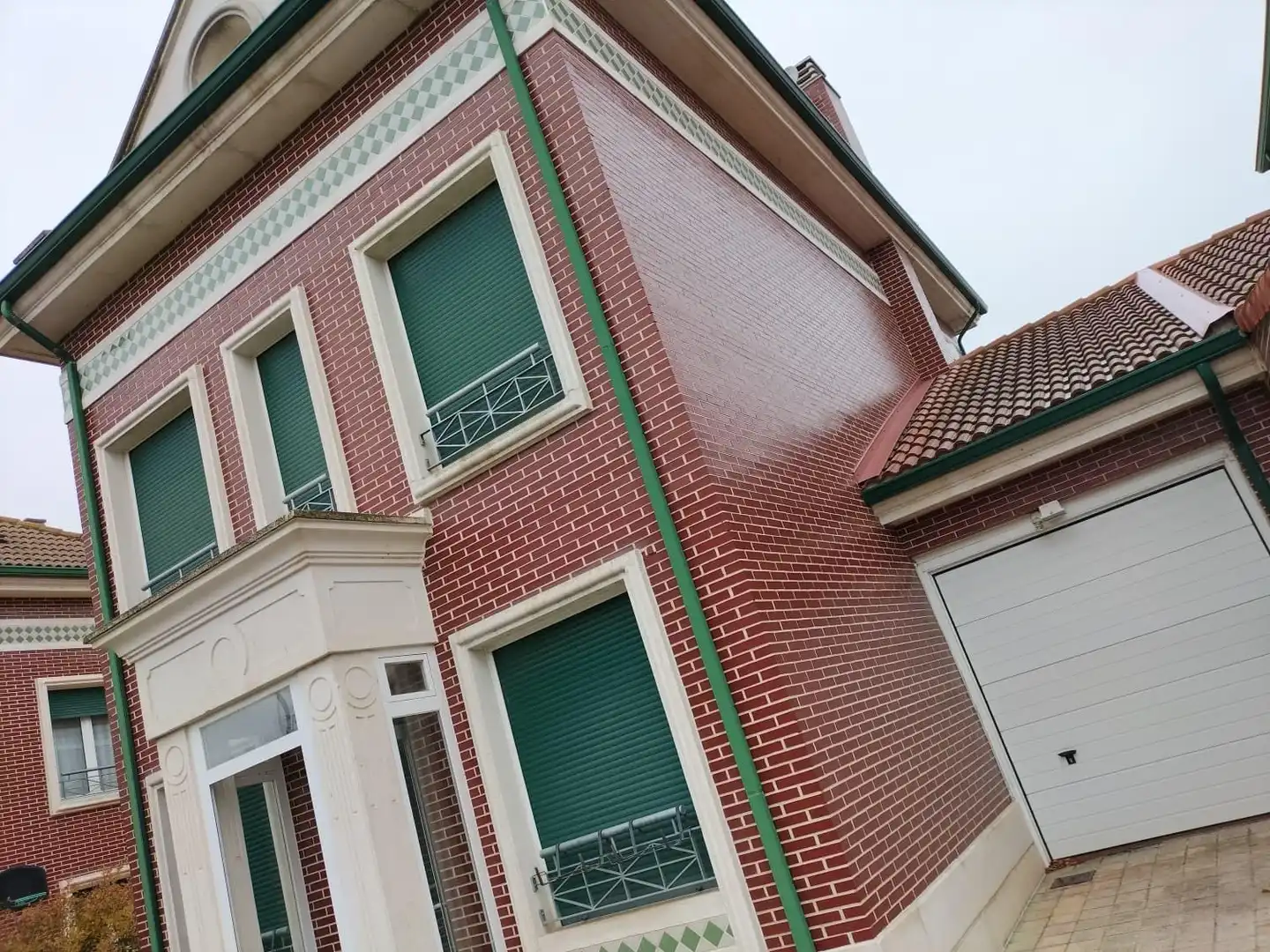 Vista exterior de Casa adosada en venta en Grijota con Calefacción, Jardín privado y Terraza