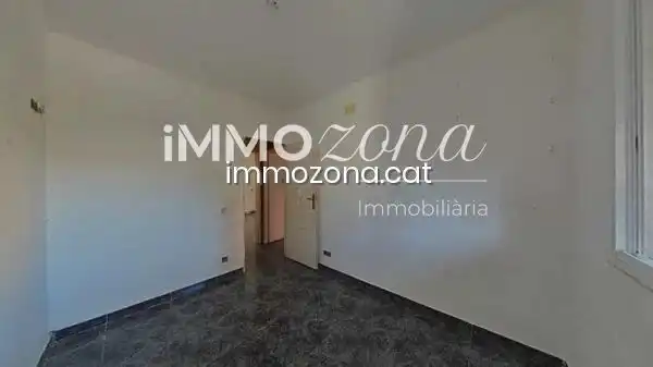 Dormitori de Apartament en venda en Nou Barris