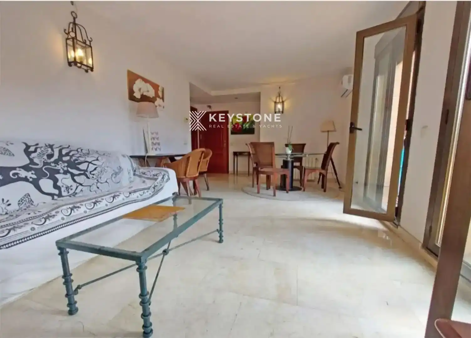 Sala d'estar de Pis de lloguer en  Palma de Mallorca amb Aire condicionat, Terrassa i Piscina