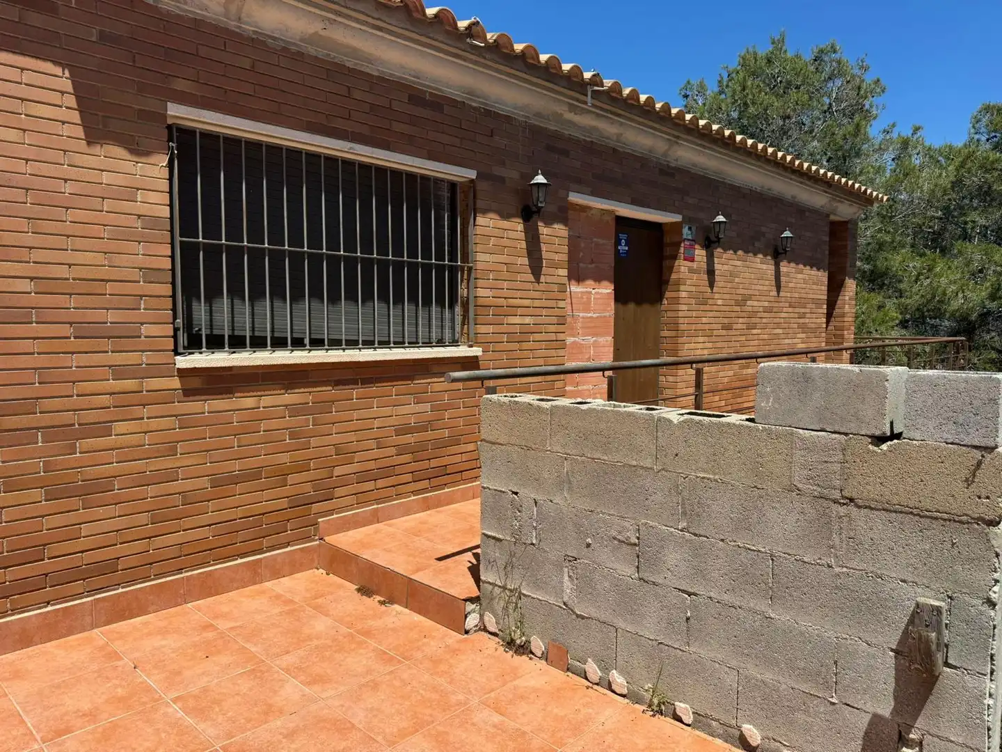 Vista exterior de Casa o xalet en venda en Canyelles amb Terrassa i Alarma