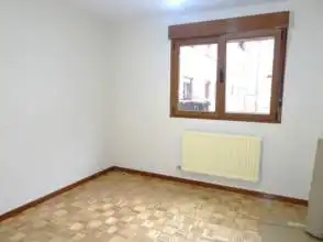 Habitación de Piso de alquiler en Gijón  con Calefacción, Parquet y Trastero