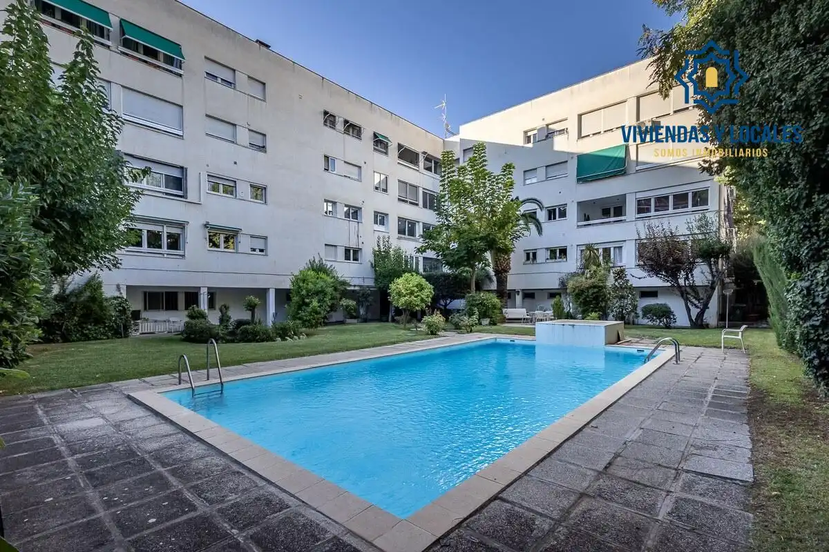 Pis amb piscina en venda a Genil