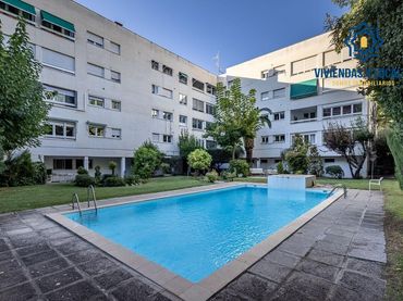 Pis amb piscina en venda a Genil