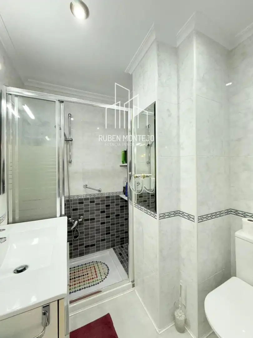 Bathroom of Flat for rent in Salamanca  with Heating, Terrace and Furnished