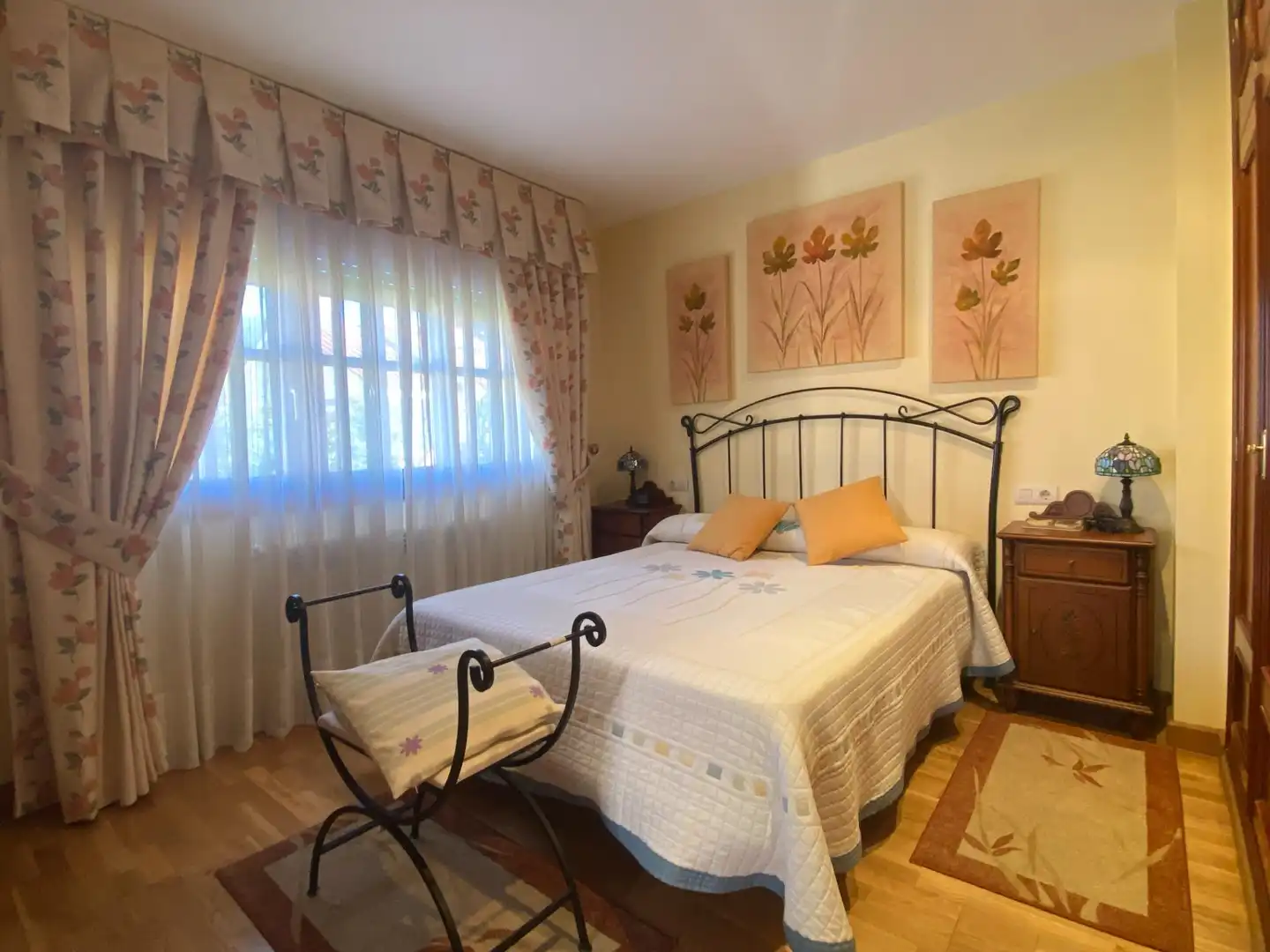 Habitación de Casa adosada de alquiler en Ribadesella con Calefacción y Terraza