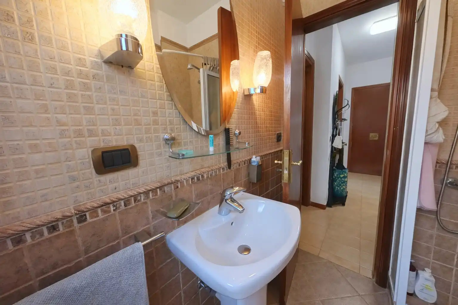 Badezimmer von Einfamilien-Reihenhaus zum Verkauf in Adeje mit Privatgarten, Terrasse und Möbliert