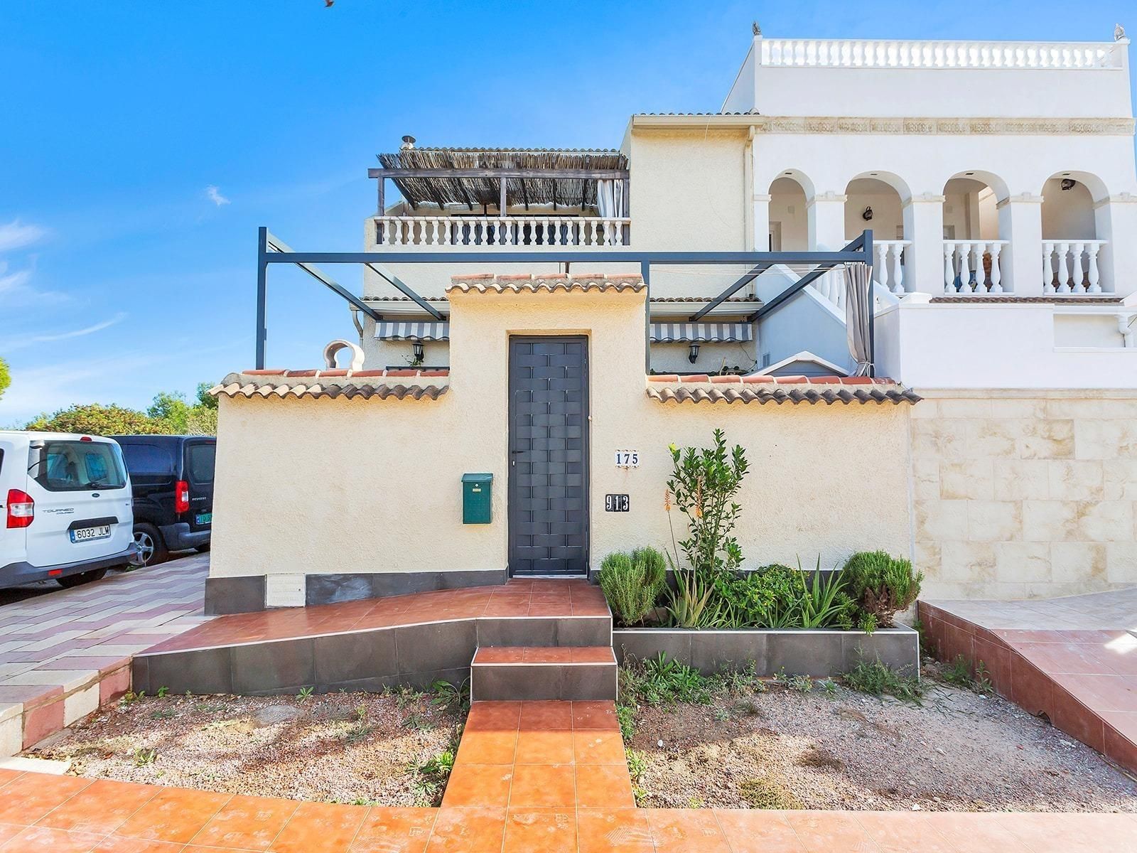 Exterior view of House or chalet for sale in Torrevieja  with Air Conditioner, Private garden and Terrace