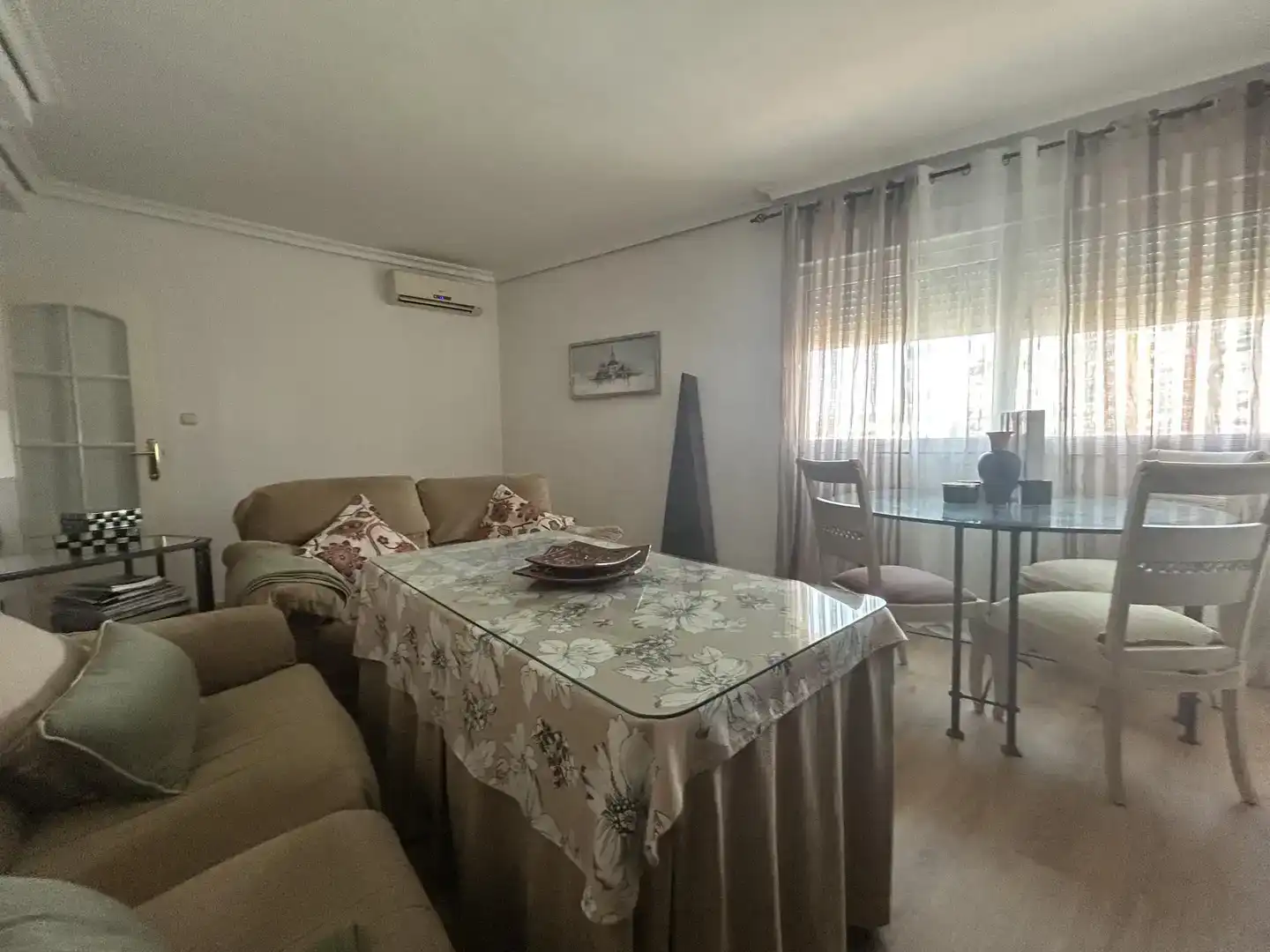 Wohnzimmer von Wohnung zur Miete in  Sevilla Capital mit Klimaanlage