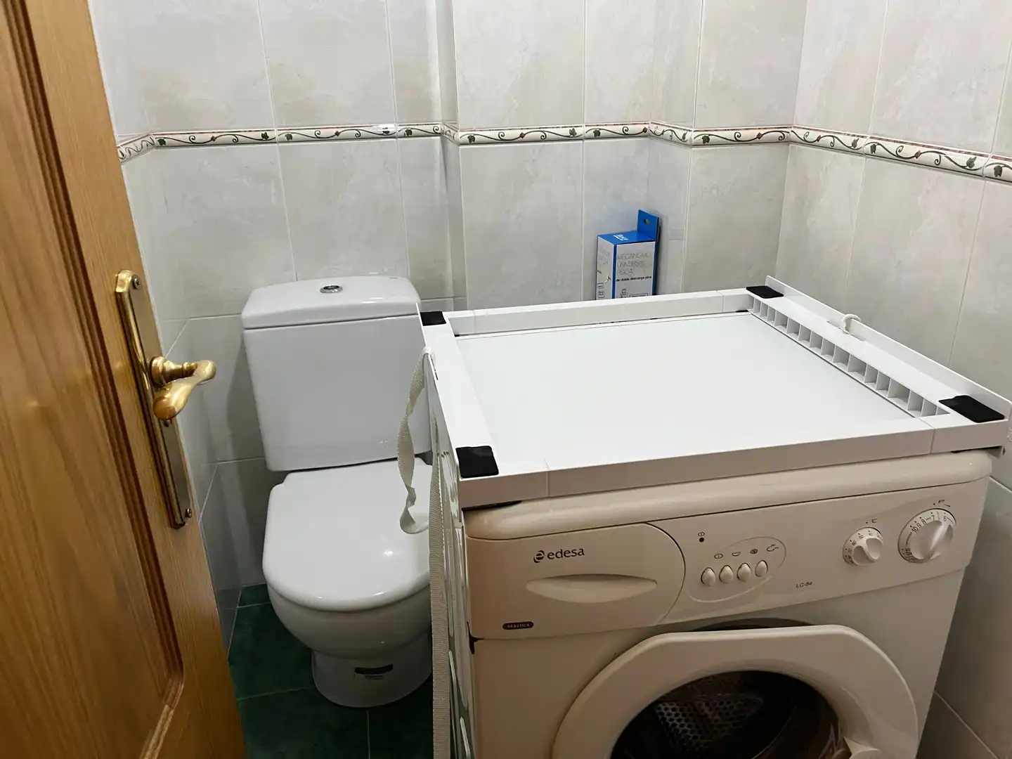 Baño de Piso de alquiler en Santiago de Compostela  con Calefacción, Trastero y Amueblado