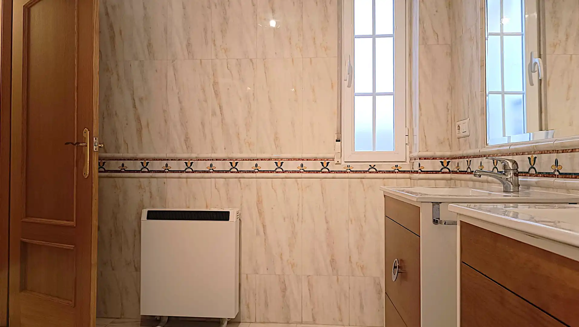 Baño de Piso en venta en Mancha Real con Aire acondicionado, Calefacción y Amueblado