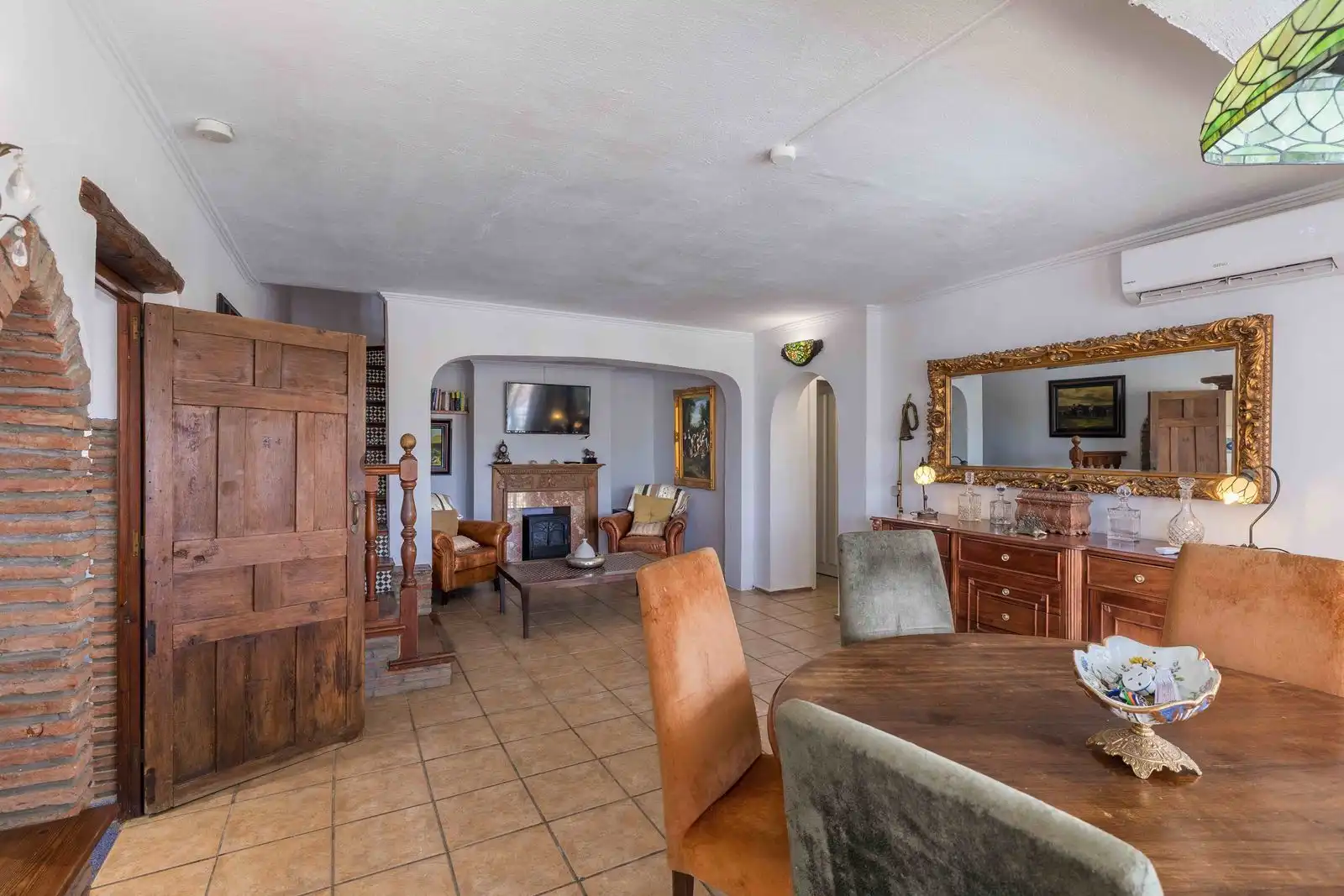 Sala d'estar de Casa adosada en venda en Estepona amb Aire condicionat, Terrassa i Traster