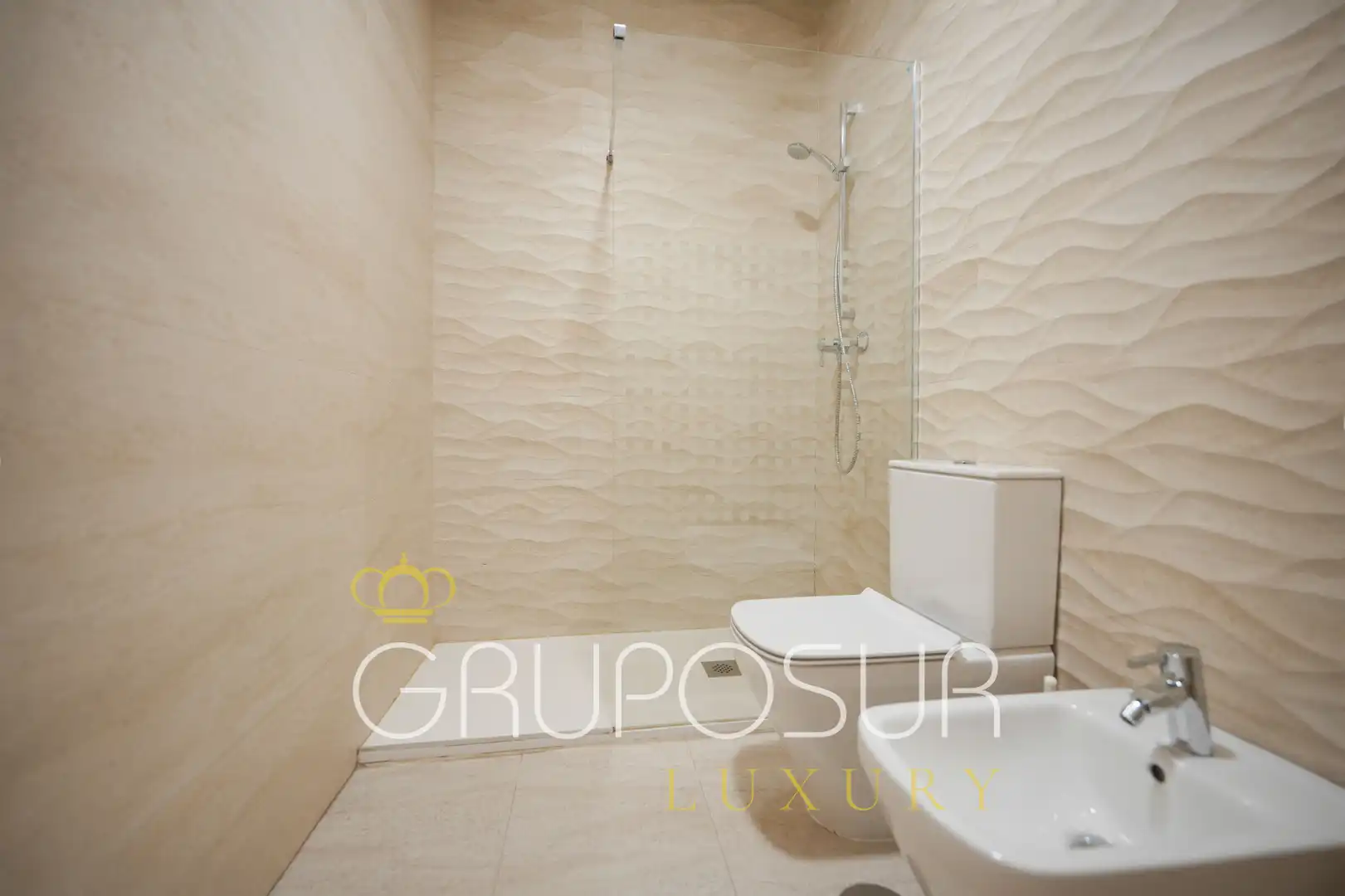 Badezimmer von Dachboden zum Verkauf in Valladolid mit Heizung, Parkett und Abstellraum