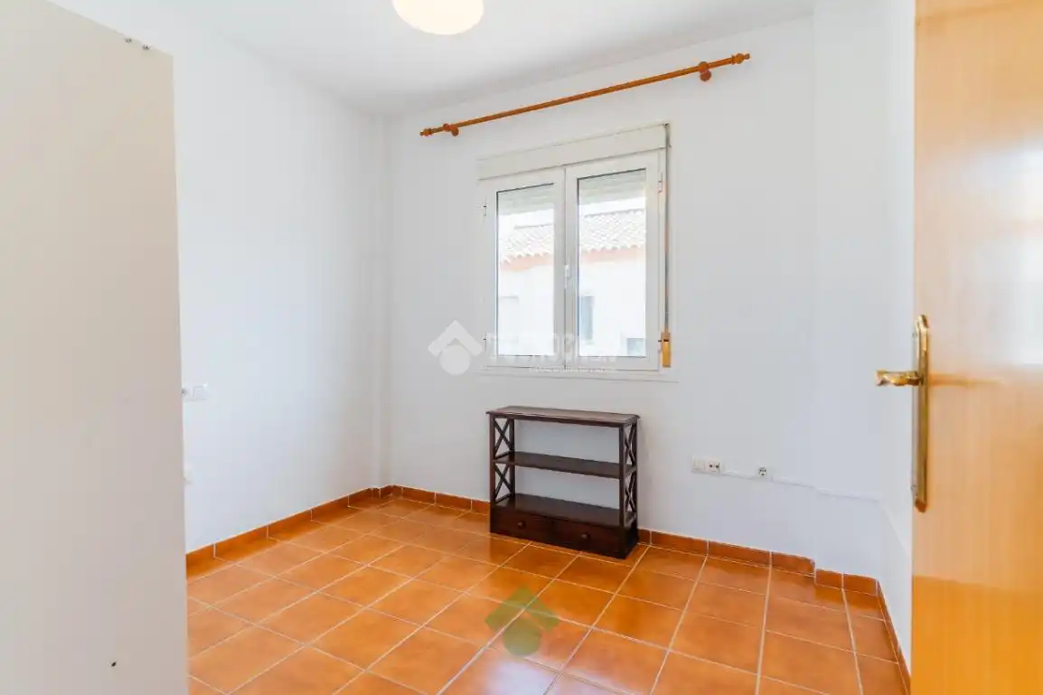 Dormitori de Casa adosada en venda en Puerto Real amb Balcó