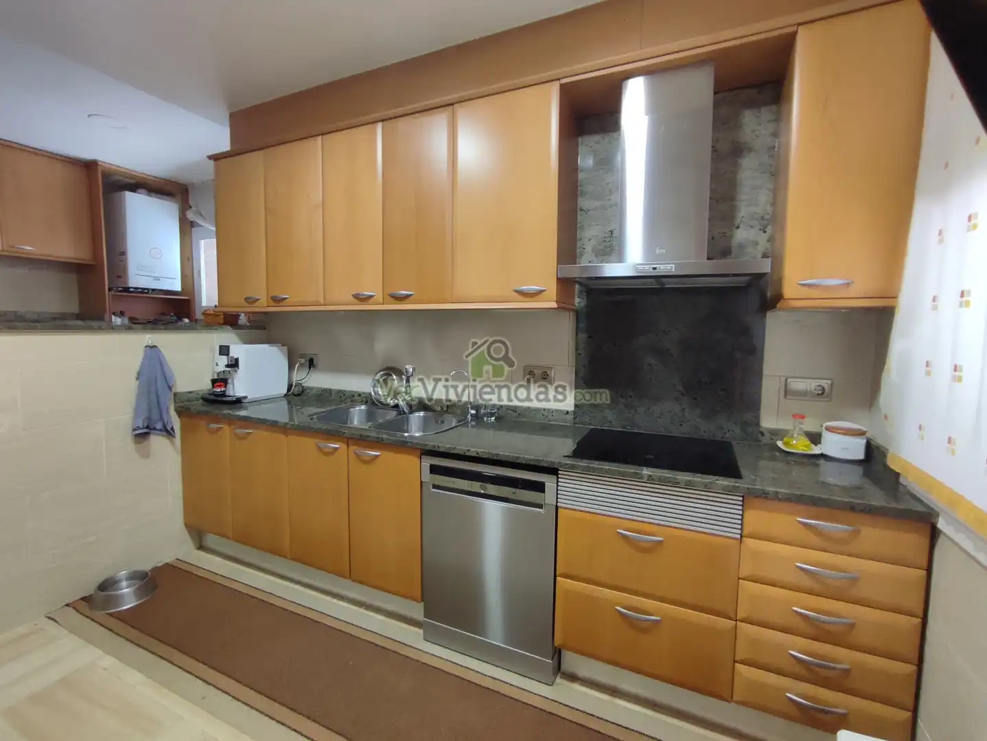 Cuina de Casa o xalet en venda en Cerdanyola del Vallès amb Aire condicionat, Calefacció i Jardí privat