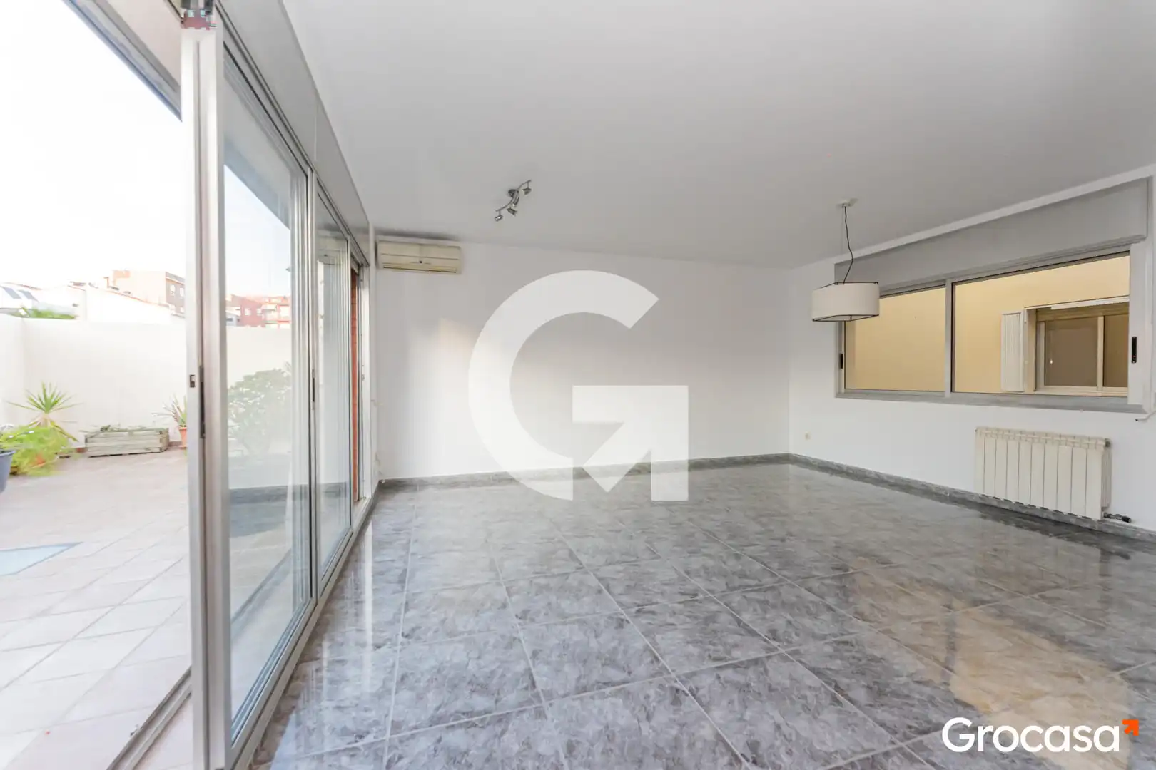 Living room of Houses for sale in Cornellà de Llobregat  with Air Conditioner, Heating and Terrace