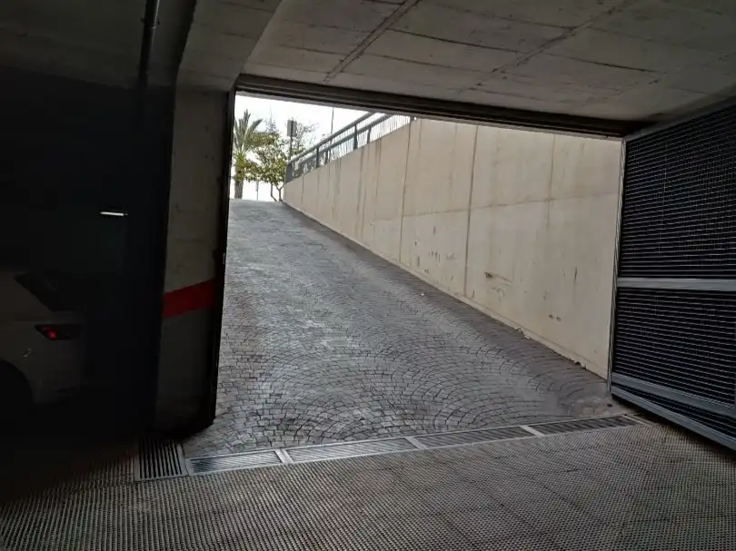 Aparcamiento en alquiler en Avda Ronda Sur 14