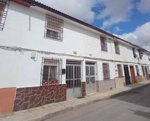 Exterior view of Single-family semi-detached for sale in Villanueva de los Infantes (Ciudad Real)