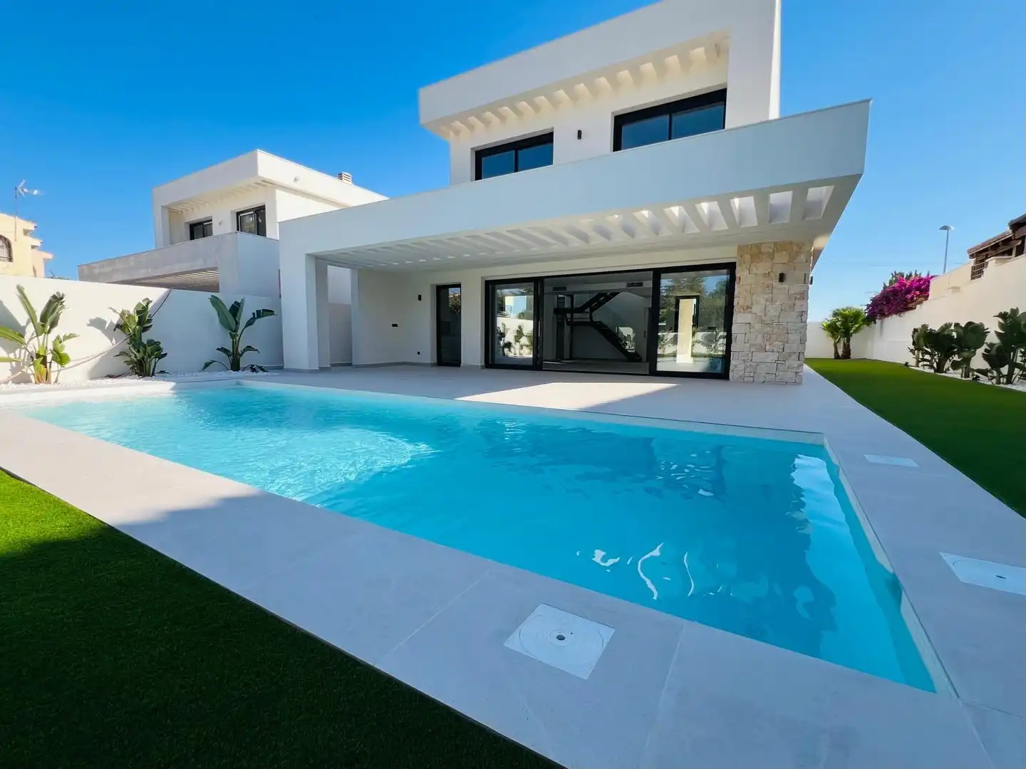 Piscina de Casa o xalet en venda en Torrevieja amb Aire condicionat, Calefacció i Jardí privat