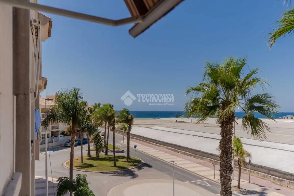 Vista exterior de Piso en venta en La Zubia con Terraza