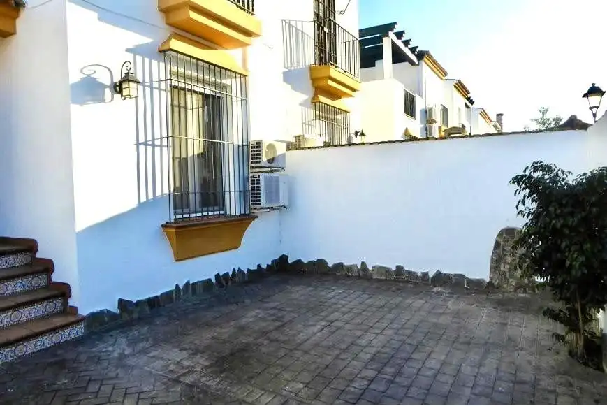 Vista exterior de Casa adosada en venda en Chiclana de la Frontera
