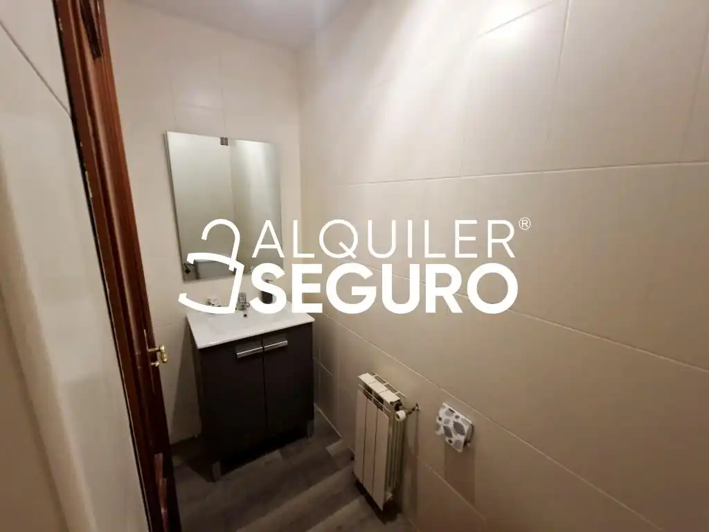 Baño de Piso de alquiler en Humanes de Madrid con Aire acondicionado, Calefacción y Terraza