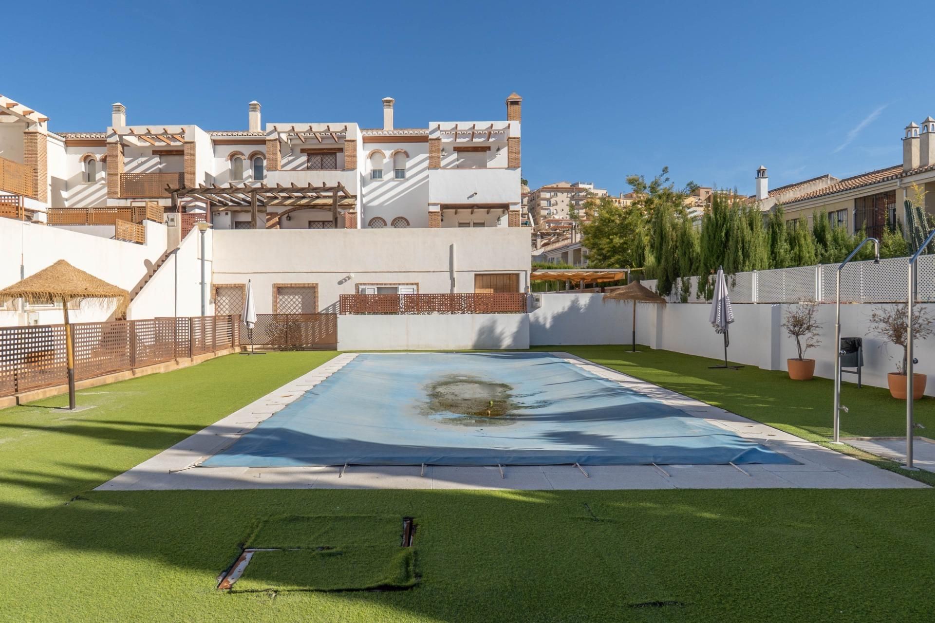 Swimming pool of Single-family semi-detached for sale in Cenes de la Vega  with Air Conditioner, Heating and Private garden