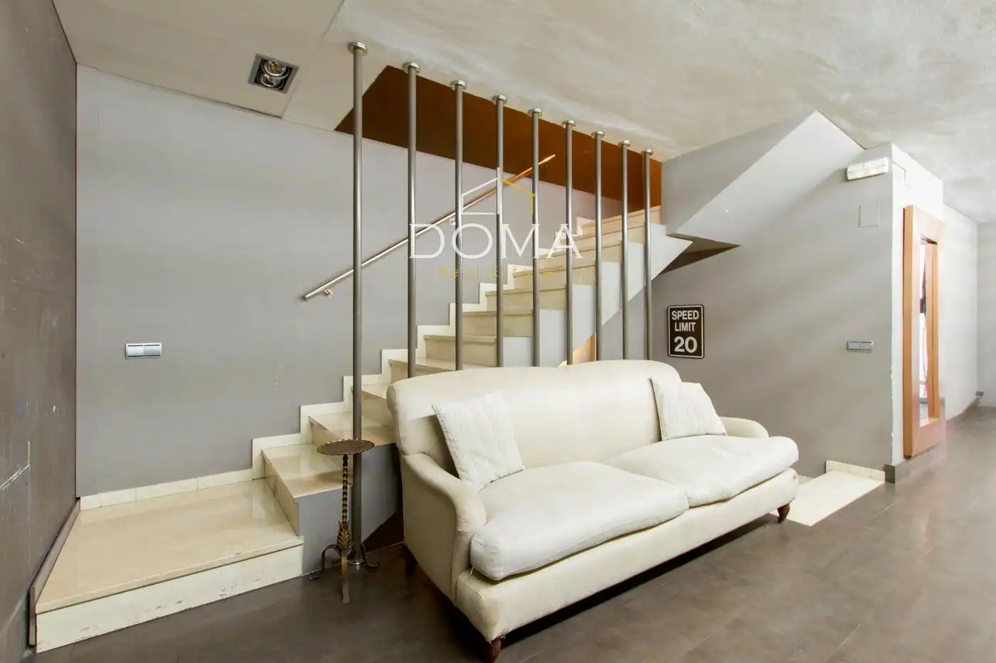 Commercial properties for sale in Barcelona  with Air Conditioner, Terrace and Furnished