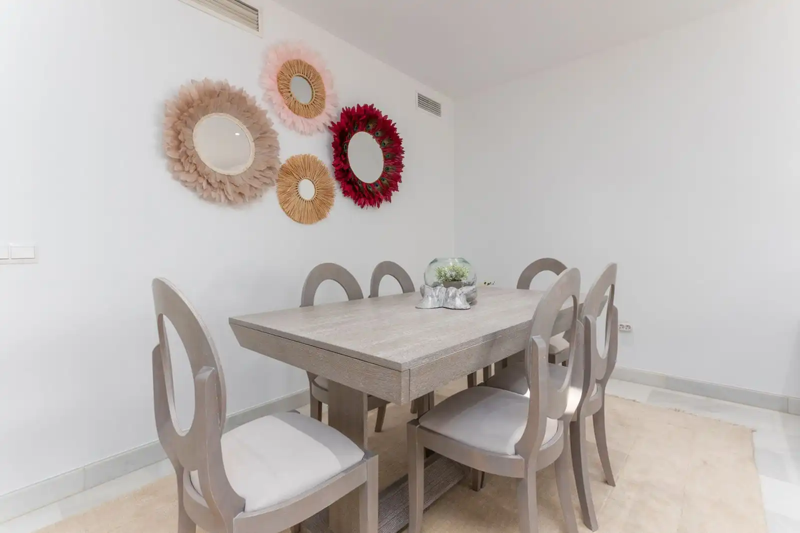 Esszimmer von Wohnung zum Verkauf in Marbella mit Klimaanlage, Privatgarten und Terrasse